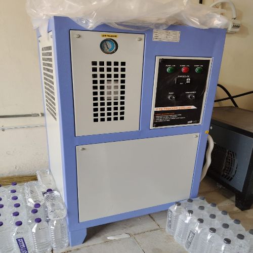PET BLOW MOULIDING MACHINE / BOTTLE MAKING MACHINE 