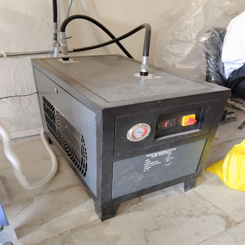 PET BLOW MOULIDING MACHINE / BOTTLE MAKING MACHINE 