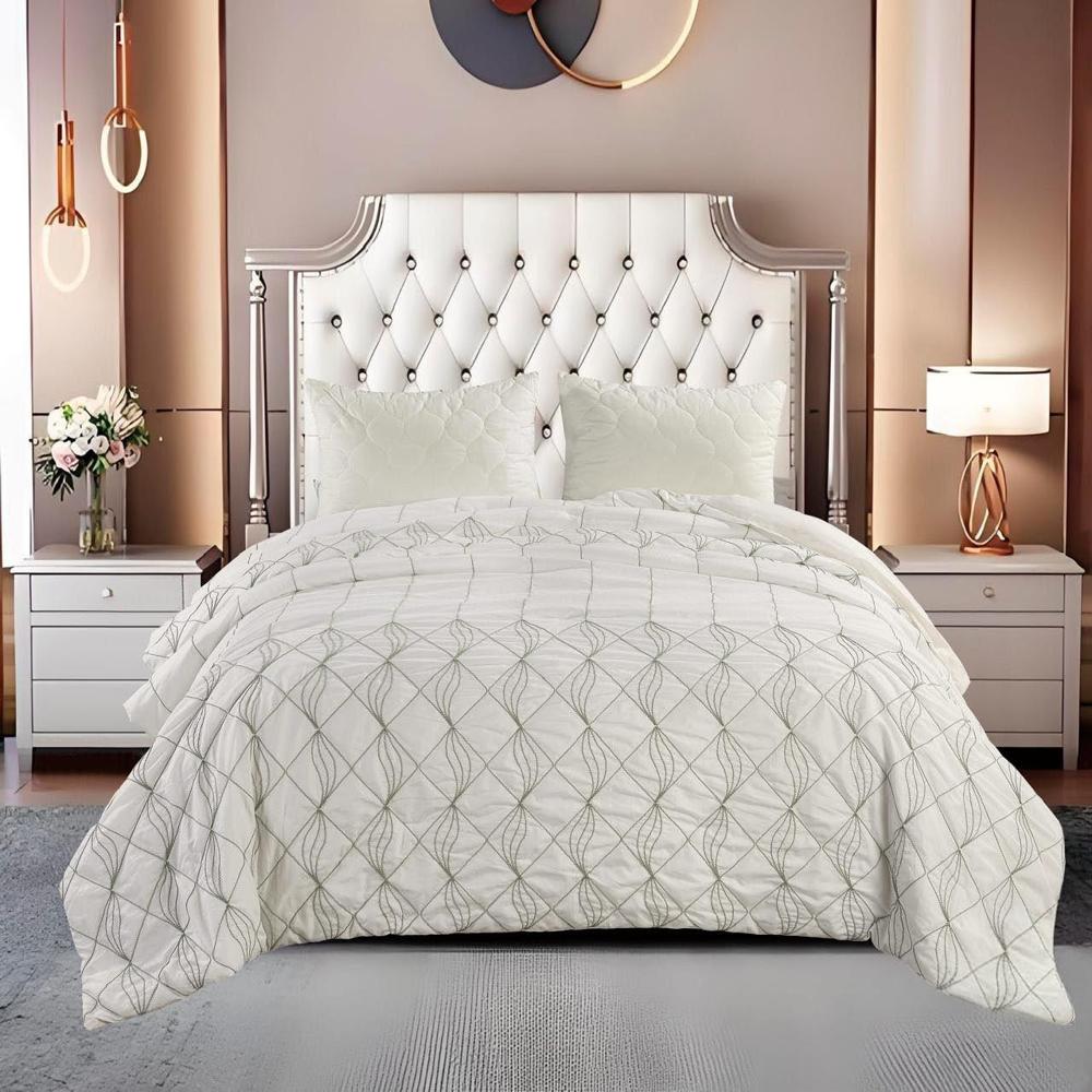 FEATHERY Bed Comforter
