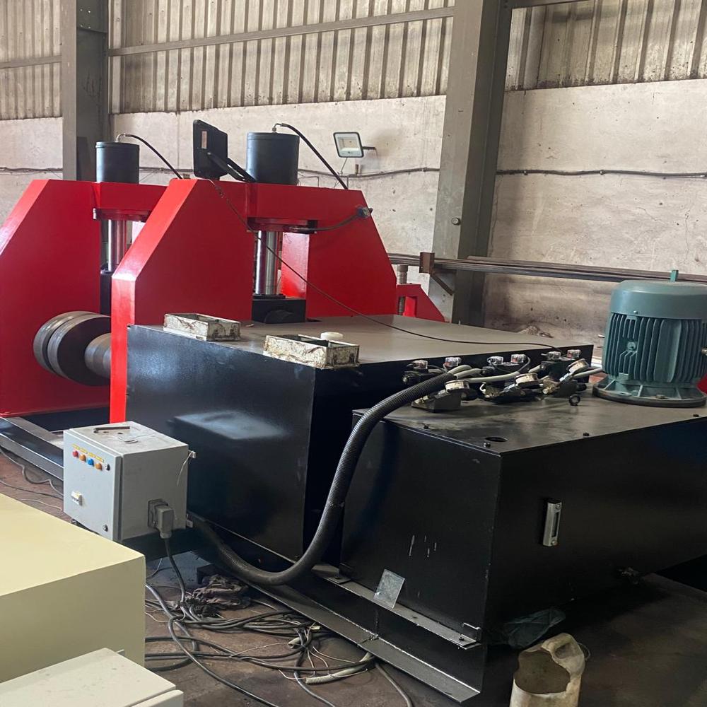 HEAVY PIPE ROLLING MACHINE  (RM-200)