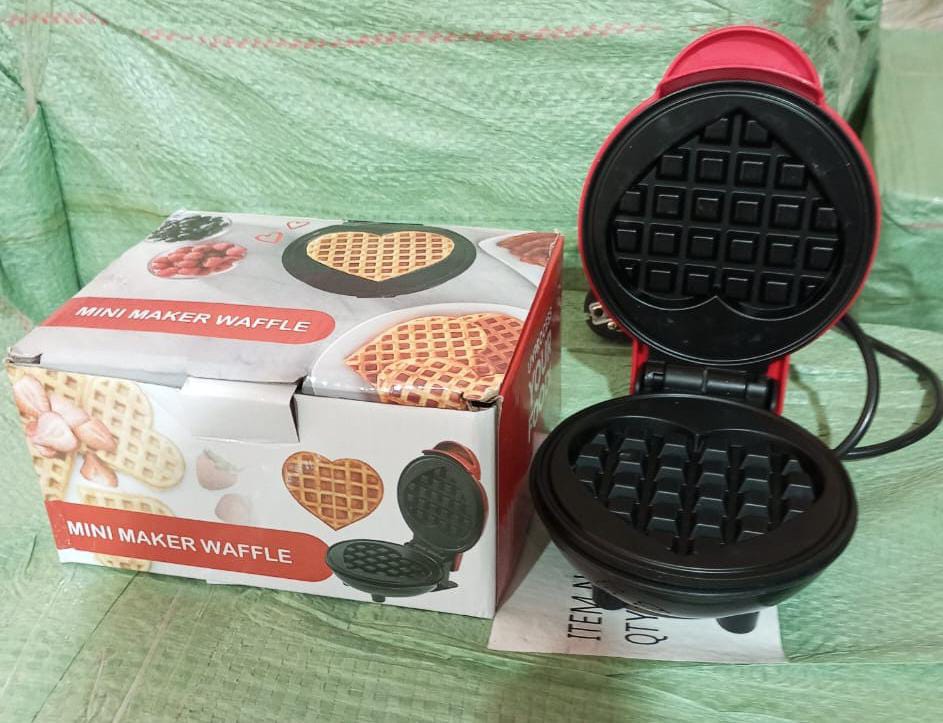 Mini Waffle Maker Machine Non Stick Quick Breakfast Tool - Color: Mix