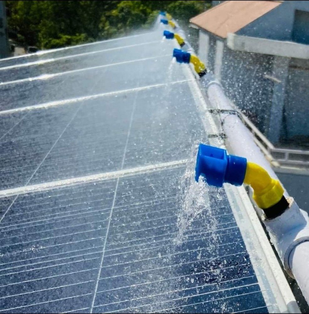 Solar panel cleaning system