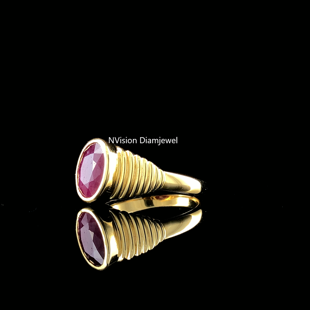 Natural Ruby Ribbed Ring in Pure 18KT Gold 