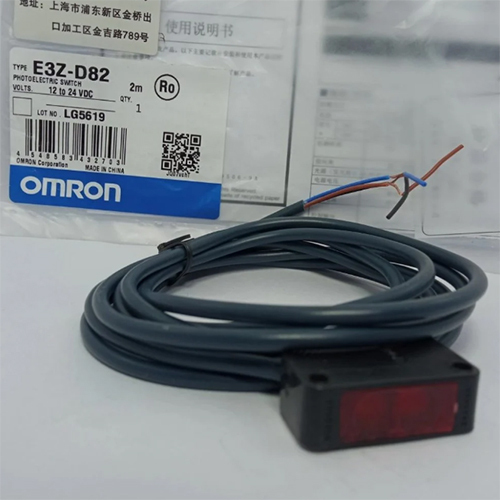 E3Z-D82-IL2 2M Omron Photoelectric Sensor
