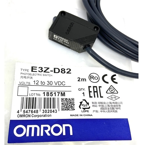 E3Z-D82-IL2 2M Omron Photoelectric Sensor