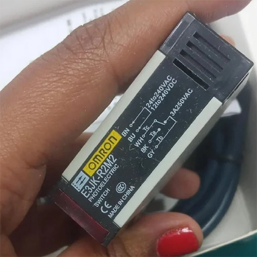 Omron E3JK R2M2 Photoelectric Sensor