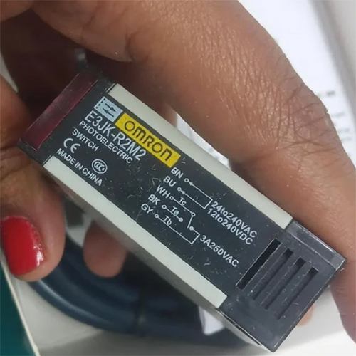 Omron E3JK R2M2 Photoelectric Sensor