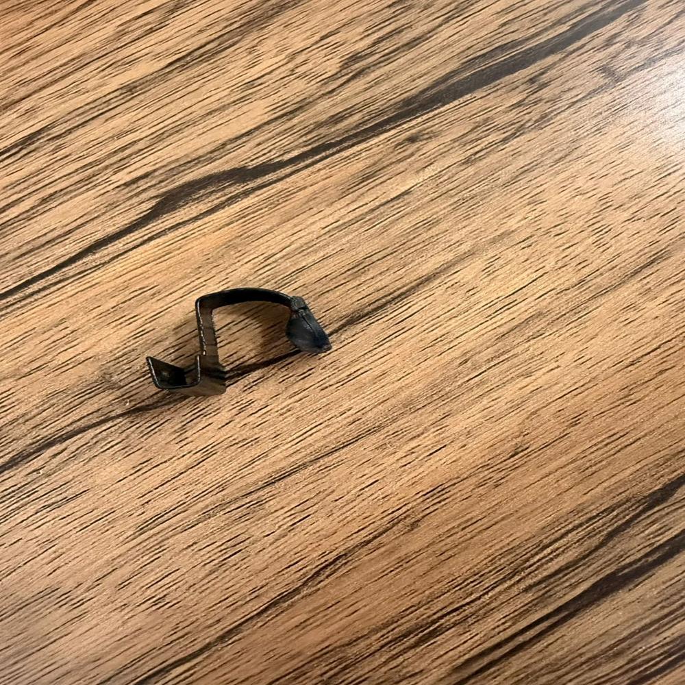 Sun blind mounting clip