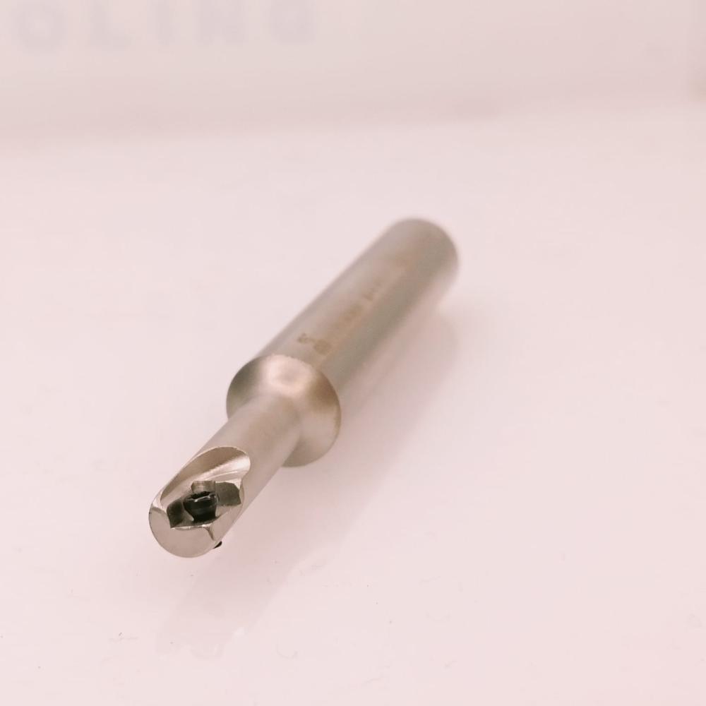 INDEXABLE END MILL AP05 D6-C10-75L-20H-1T