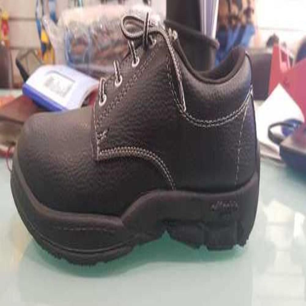 Uni Tiger Pvc Sole Safety Shoes - Color: Black