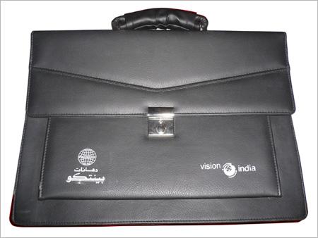 चमड़े का बैग