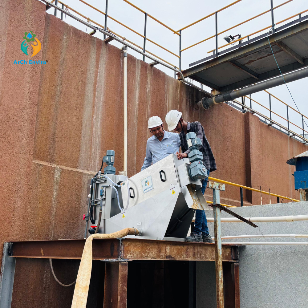 Non Clogging Screw Press Sludge Dewatering Machine With Multi Ring Technology - Capacity: 0.5 To 25 M3/hr