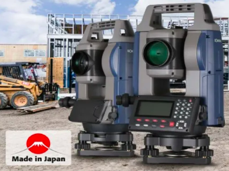 Sokkia IM 55 Series Total Station एक उच्च सटीकता वाला उपकरण है जो निर्माण और सर्वेक्षण कार्यों के लिए आदर्श है। यह डिवाइस कई सुविधाओं से लैस है जो उपयोगकर्ताओं को सटीक मापन, डेटा संग्रह और प्रोजेक्ट प्रबंधन में मदद करती हैं।