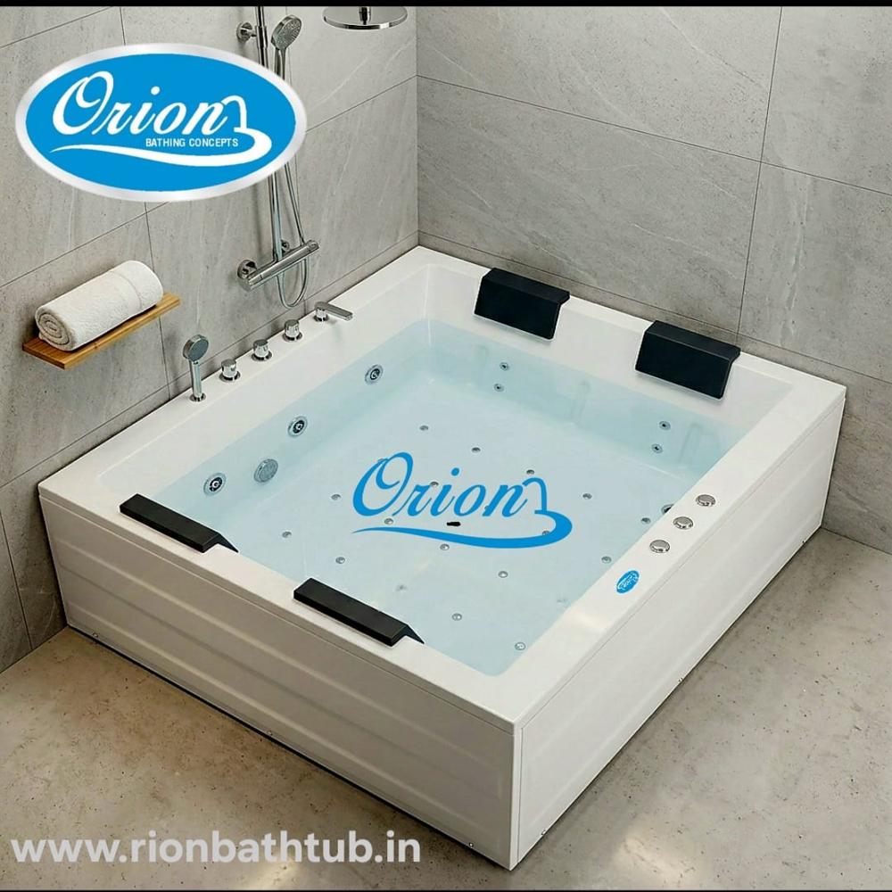 Jacuzzi Bathtub Manufacturer - Color: White