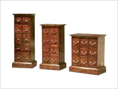 लकड़ी का दराजों का बक्सा