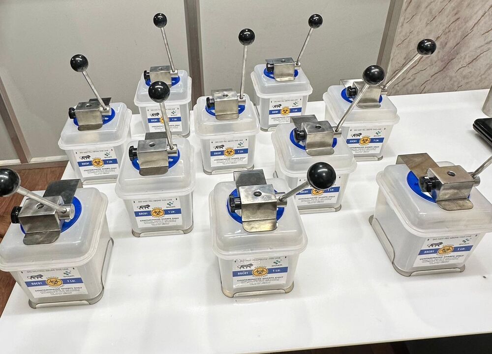 1Ltr Needle Cum Syringe Hub Distroyer with Sharp Container