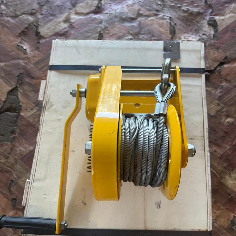 HAND WINCH 2600 LBS