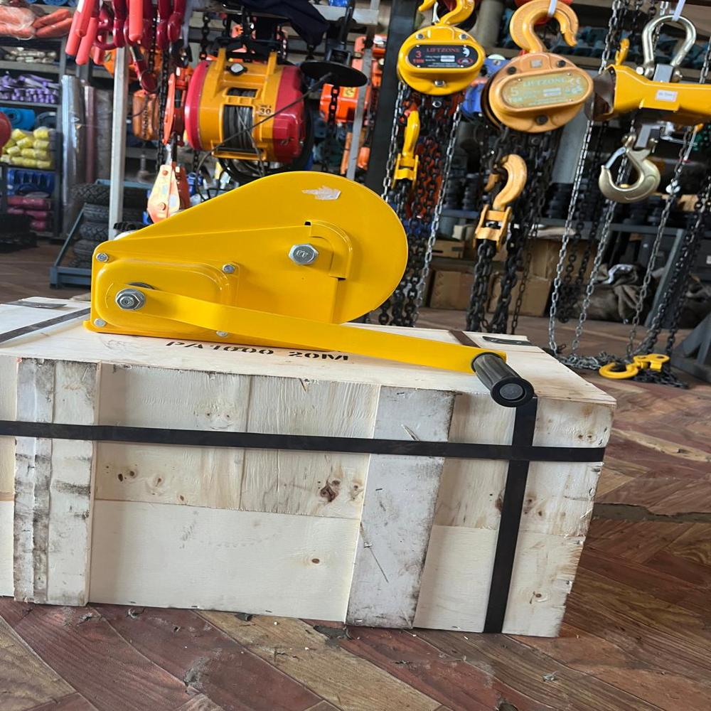 HAND WINCH 2600 LBS