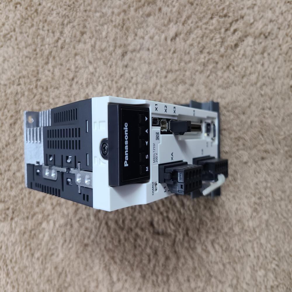 Madln15be - E-cat Panasonic A6 200w Driver - Color: Black And Silver