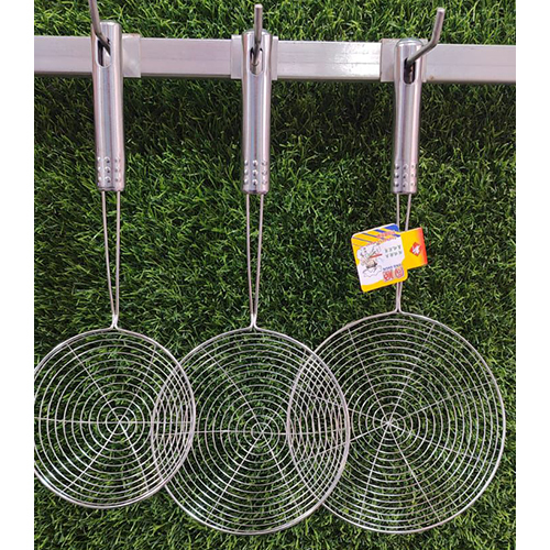 Kitchen Ss Skimmer - Capacity: Suitable For Medium Quantities (About 100-150 Ml Liquid At A Time)