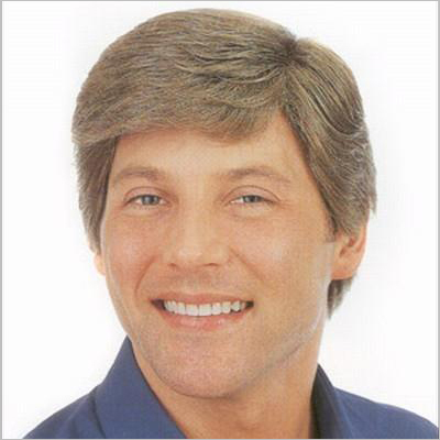 पुरुषों के भूरे बालों वाले विग