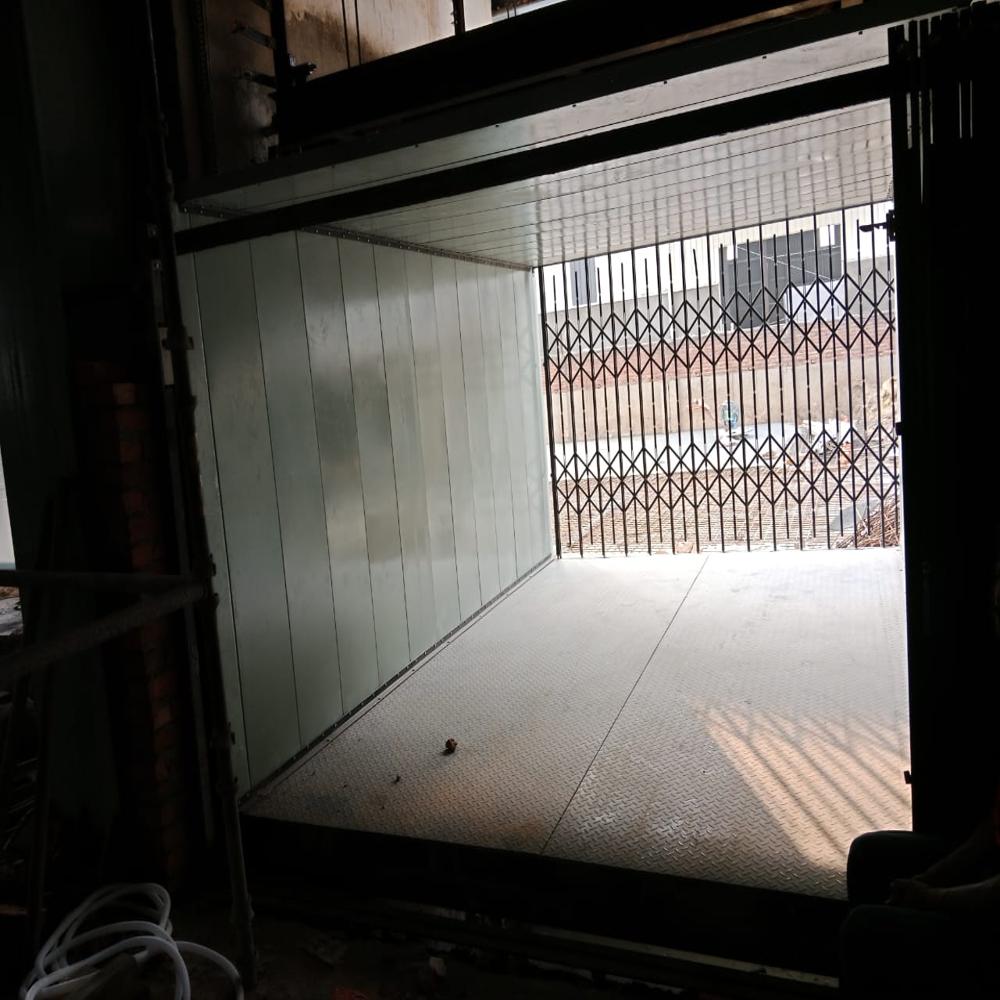 Electric Material Lift 2 Ton Capacity For Industrial Use - Car Dimension: As Per Customer Specification
