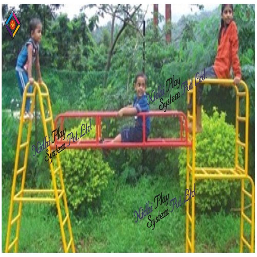 Outdoor Play Equipment Triangle Commando Climber - Capacity: 5-15 Kg