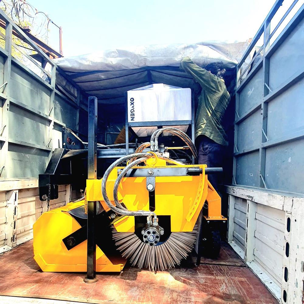 Hydraulic Road Broomer with side brush water tank