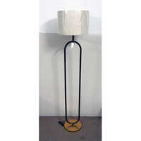 15299f Black And Gold Finish Floor Lamp - Color: Silver
