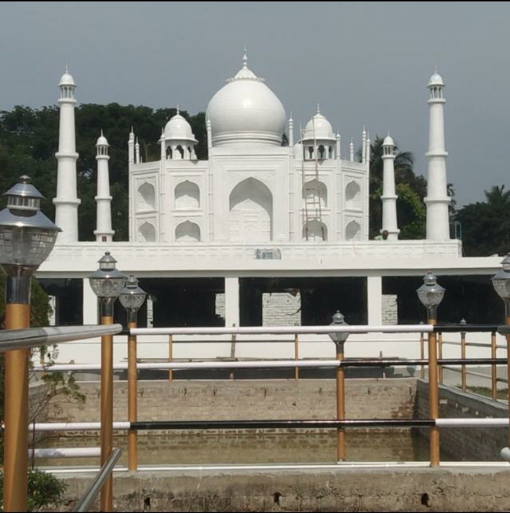 Fiber Taj Mahal Statue