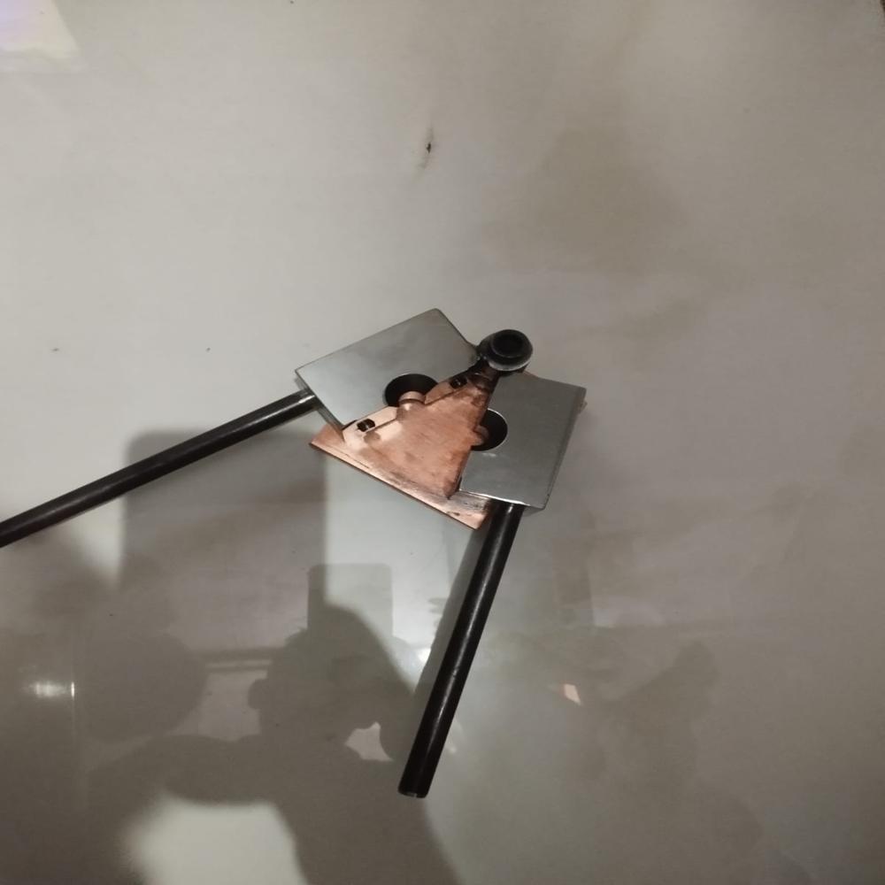 Button sample die
