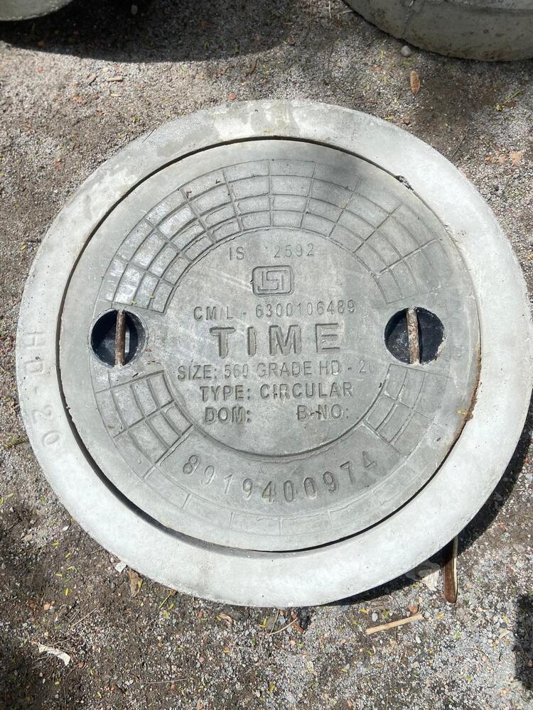 20 Hd Cemented Manhole Cover - Base Dimension: 600 Mm X 450 Mm