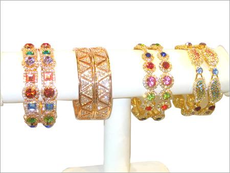 फैंसी स्टोन बांगल्स