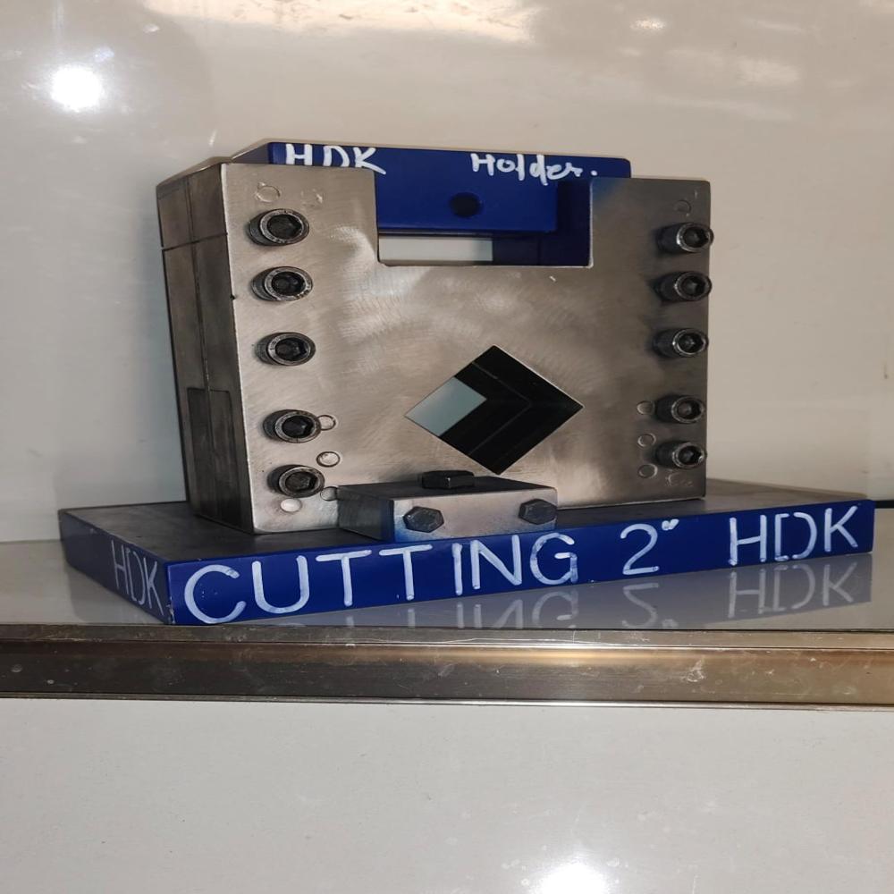 Pipe Cutting Machine - Capacity: 30 Ton
