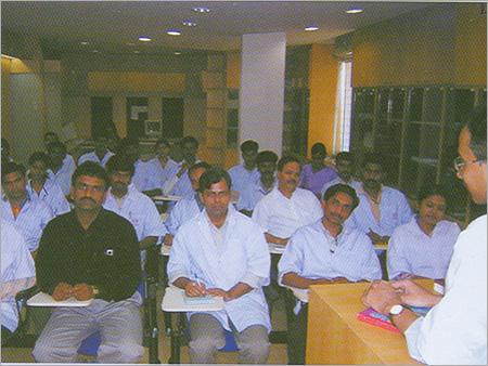 पीपल बिहाइंड