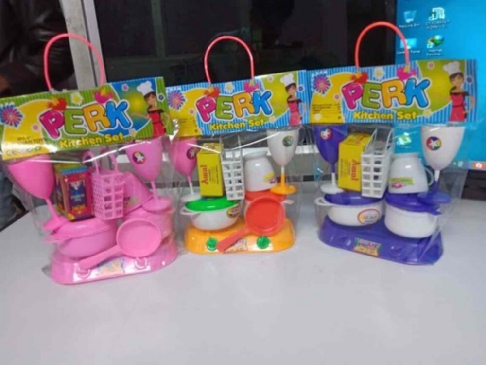 Plastic Perk Kitchen Set