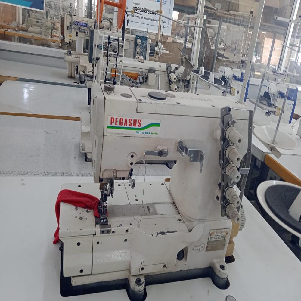 Pegasus W1500 Flatbed Flatlock Sewing Machine - Color: Sand Beige Or Off-white