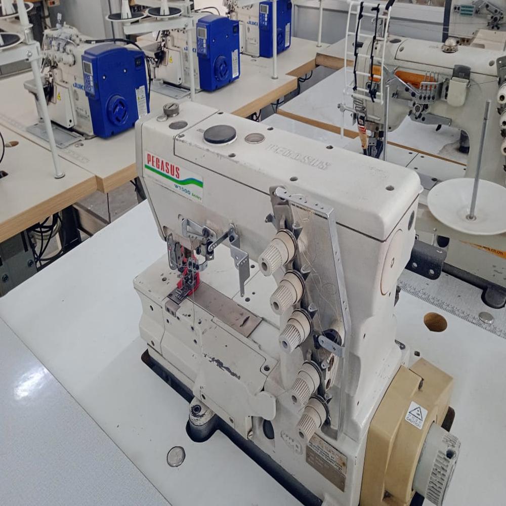 Pegasus W1500 Flatbed Flatlock Sewing Machine - Color: Sand Beige Or Off-white