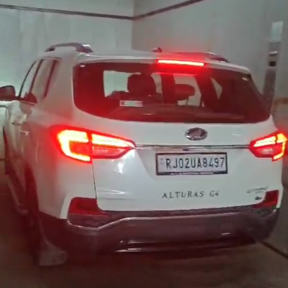 Hydraulic Car Elevator 2-5 Ton For Car And Truck Showrooms - Capacity: 2500 Kg
