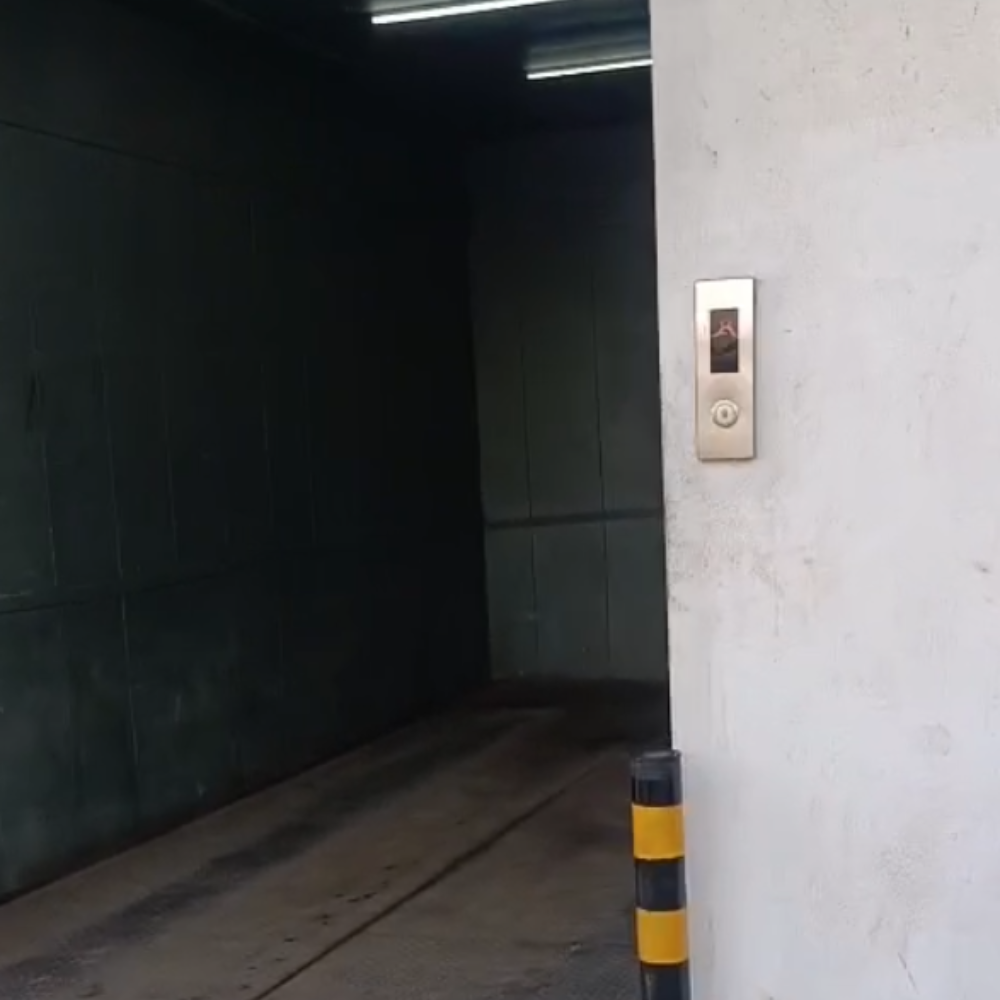 Automatic Car Lift For Showroom Use - Capacity: 2500 Kg
