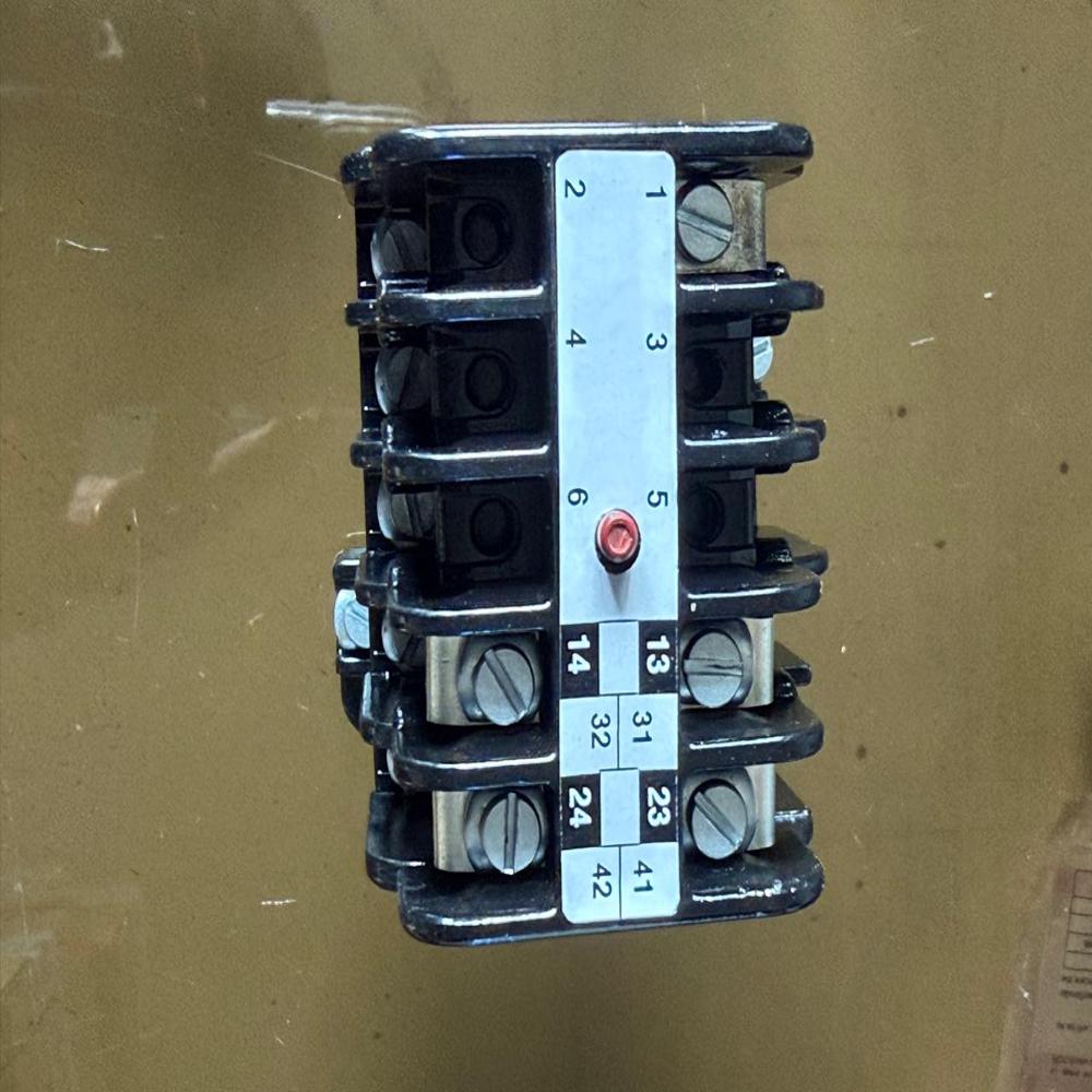 SIEMENS AIR BREAK CONTACTOR 3TA21 12-OA