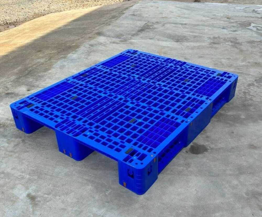 Plastic pallet