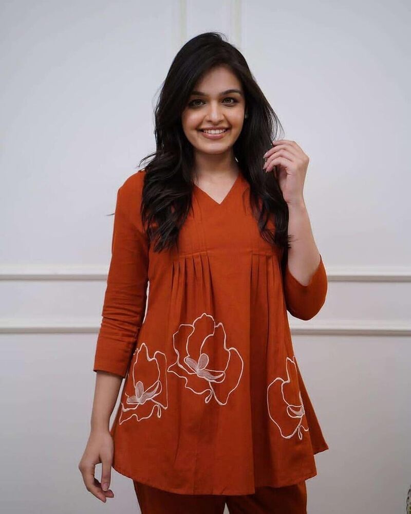 Flower Embroidery 2 Piece Set