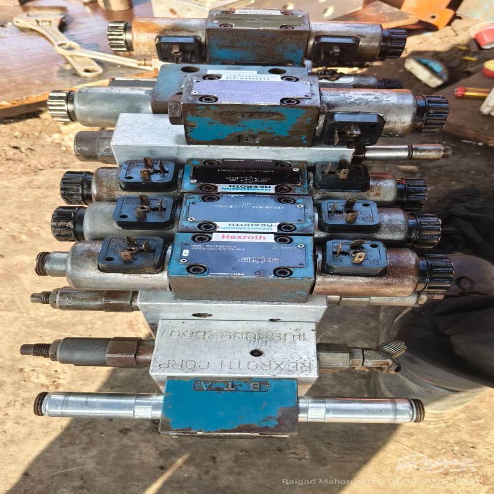 JLG 660SJ Valve Bank / Hydraulic Manifold Assembly