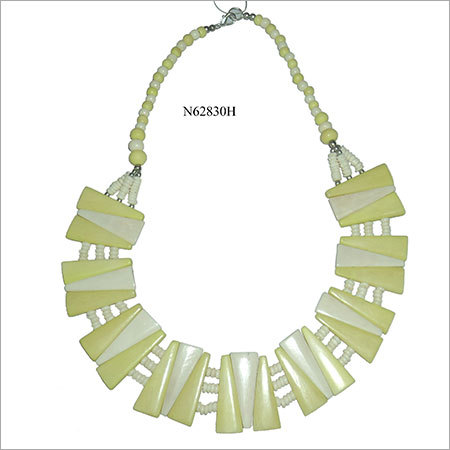 हाथ से निर्मित हार