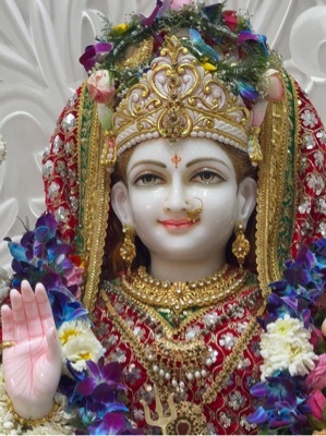 माँ दुर्गा की संगमरमर की मूर्ति