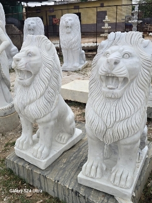 Marble loin statue