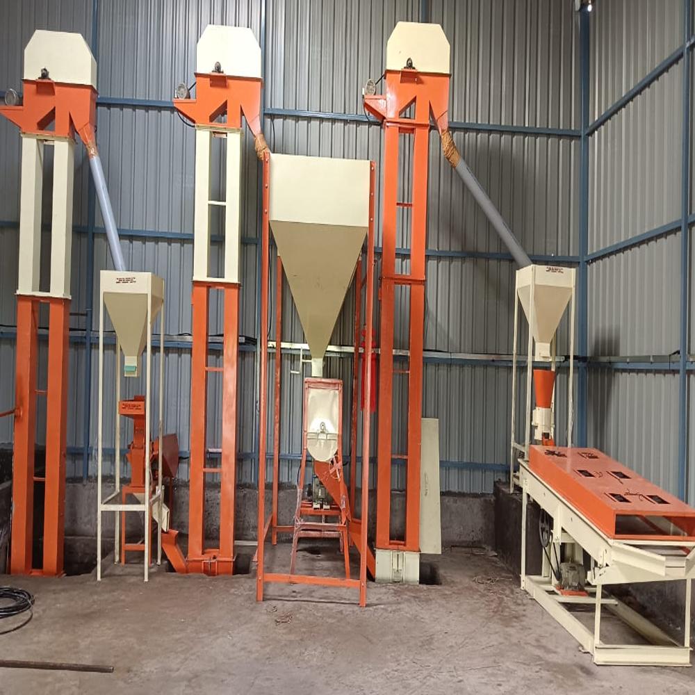 Green 5000 Kg Per Hour Automatic Cattle Feed Machine