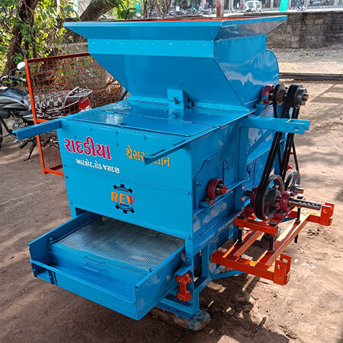 Tactor And Motor Opreted Kalonji Cleaning Decorticator Machine