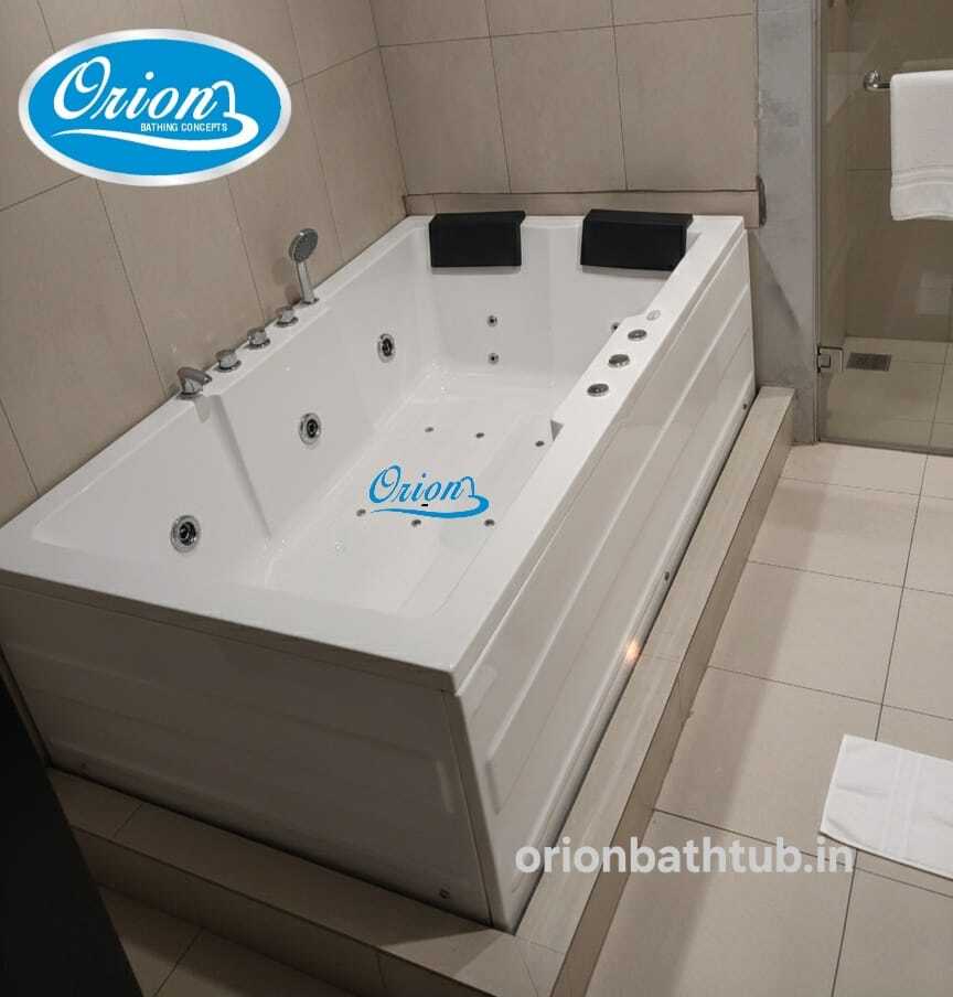 Jacuzzi Bathtubs - Color: White